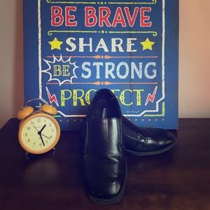 Boys Sonoma black slide on dress shoes